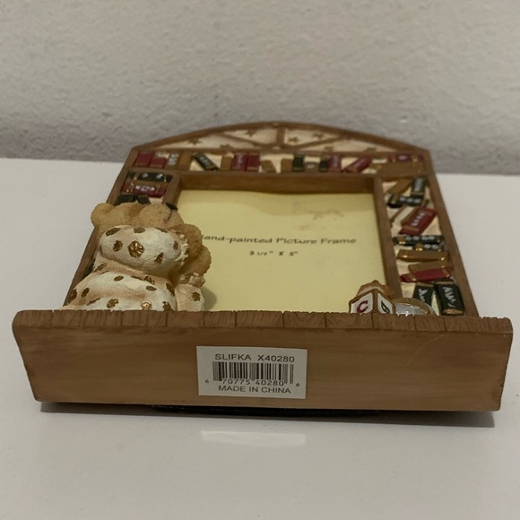 Vintage Hand-painted Picture Frame 3 1/2" X 5โ Resin Material Great for Gifting - Picture 5 of 6